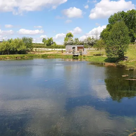 Belle Location Face A L'etang